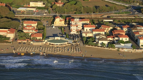 Cemento in spiaggia: alberghi e bagni possono ampliarsi
